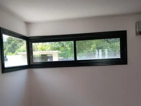 Casa en venta en City Bell, zona residencial, oportunidad!