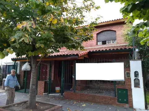 Casa  en Venta ubicado en Castelar, Morón, G.B.A. Zona Oeste - AMA0065_LP545134_7