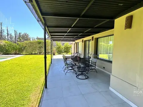 Casa en Venta con 2 cocheras