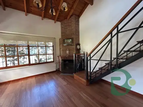 Venta casa 4 Amb.C/Pileta.B° Parque La Luz. Hurlingham