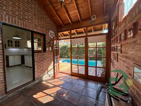 Venta casa 4 Amb.C/Pileta.B° Parque La Luz. Hurlingham