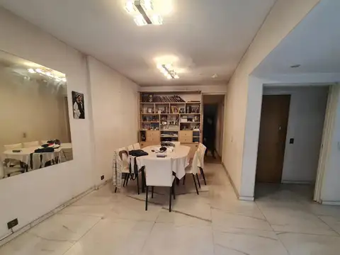 VENTA - 4 ambientes con balcón - dependencia - comedor diario - ONCE