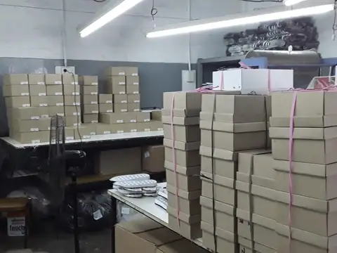 Excelente propiedad en venta,Galpon 100 mtrs + Departamento planta alta