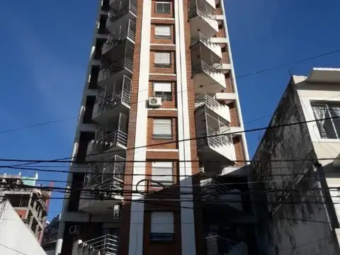 PERMUTA - DEPARTAMENTO DE 2 AMBIENTES C/ COCHERA + BALCON EN VENTA - MORON NORTE