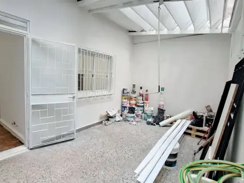 VENDE DEPTO DE 2 AMB Y MEDIO EN CABALLITO CON PATIO EN PLANTA BAJA