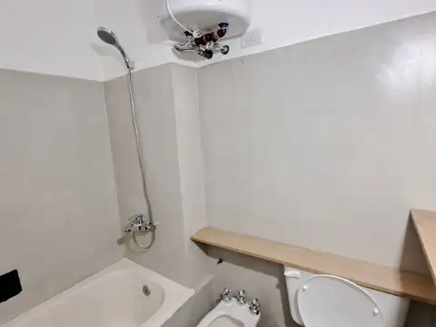 VENDE DEPTO DE 2 AMB Y MEDIO EN CABALLITO CON PATIO EN PLANTA BAJA