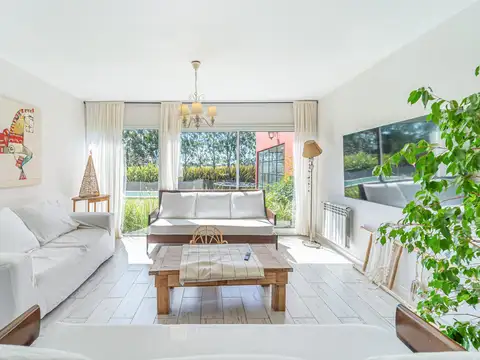 Venta - Casa 4 Ambientes - Parque con Piscina y Galeria con Parrilla - Tierras del Mar