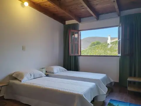Casa 6 ambientes con 4 baños