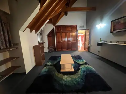 EN VENTA EN CIUDAD JARDIN GRAN CHALET CON 4 DORMITORIOS A MTS. DE LA PLAZA DEL AVION - FICHA 10232