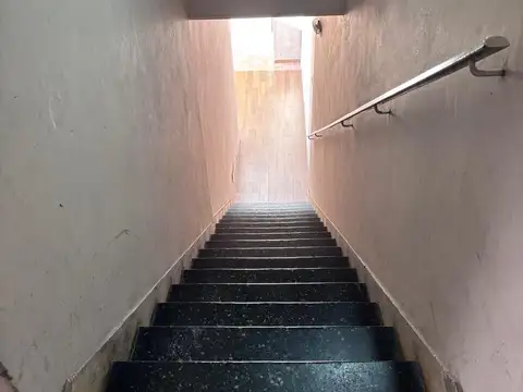 Avellaneda 100, Piso 1