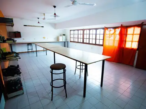 La Paz  3300 esquina Iriondo