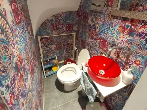 Casa 4 ambientes con 2 baños