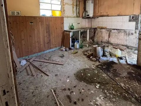 Casa 8 ambientes con 4 baños