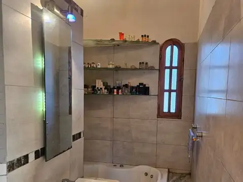 Depto Tipo Casa 5 ambientes con 2 baños