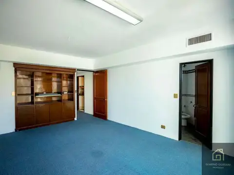 OFICINA EN VENTA DE 260 m2 CON 5 COCHERAS EN DiAGONAL SUR, SUPER LUMINOSA 
