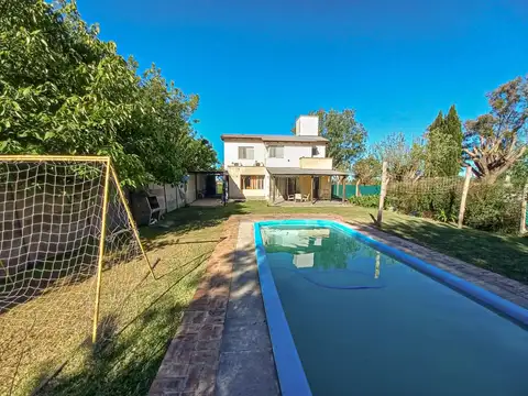 Casa en Venta con 2 cocheras