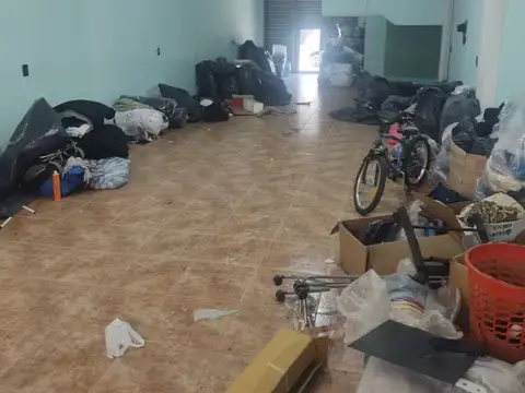 Local - 70mts2 - Persiana Eléctrica - Mataderos