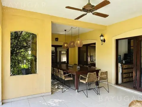 Casa en Venta con 6 cocheras