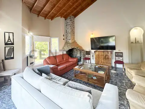 CASA DE 6 AMBIENTES CON JARDIN Y PILETA EN COUNTRY LA TRADICION