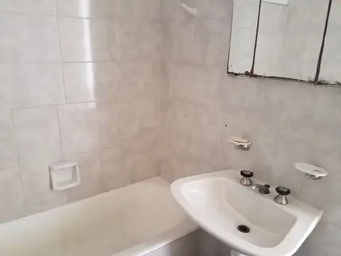 W. de Tata 5300, Piso 1