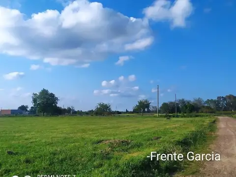 4200 m². Con frente a 3 calles. Ideal para emprendimiento.