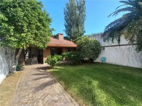 Casa en Venta con 3 cocheras