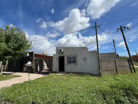 Casa 5 ambientes con 2 baños