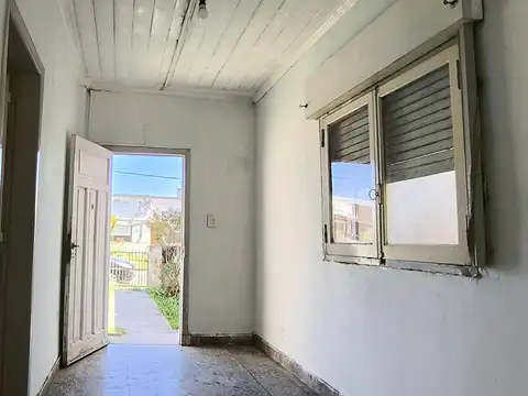 Casa 5 ambientes con 1 baño