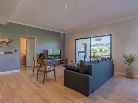 Casa en Venta con 7 cocheras