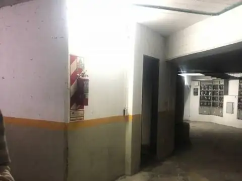 cochera en edificio en caseros