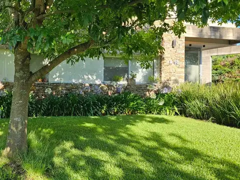 VENTA CASA FINCAS DE IRAOLA 2 PILETA / 7 AMBIENTES