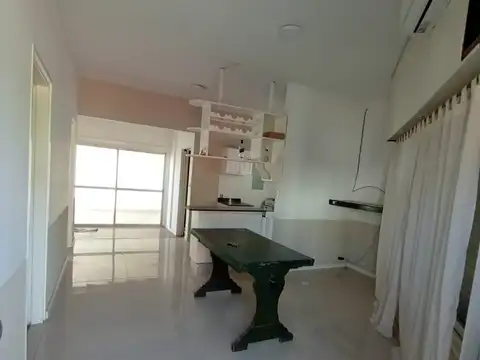 Cisneros 600, Piso pb