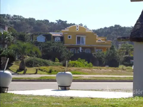 Hotel en Venta en Manantiales, USD 2.900.000