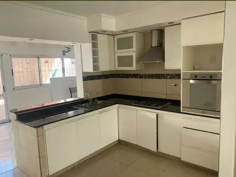 Casa 6 ambientes con 3 baños