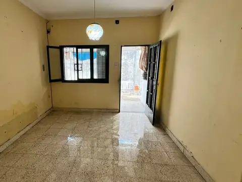 SE VENDEN 2 DPTOS INTERNOS A REFACCIONAR