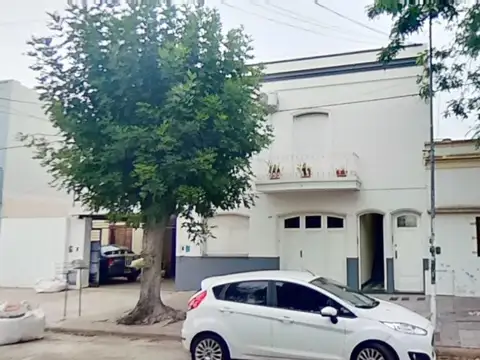 Departamento de 2 Dormitorios en Planta Alta - 93 M2 - Zona Facultades