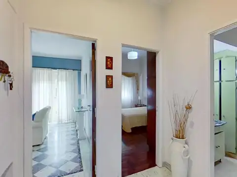 Departamento de 2 Dormitorios en Planta Alta - 93 M2 - Zona Facultades