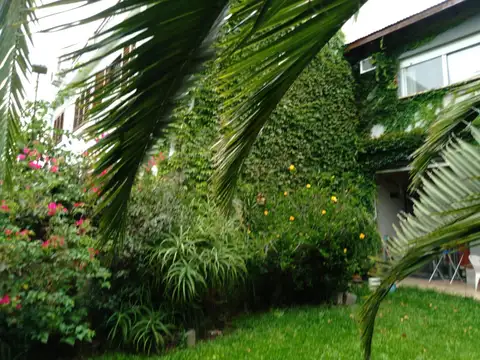 Casa 6 ambientes con 2 baños