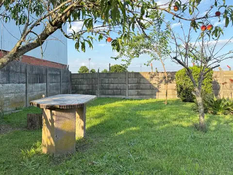 ¡Se vende encantadora casa en Roque Pérez, con todos los servicios!