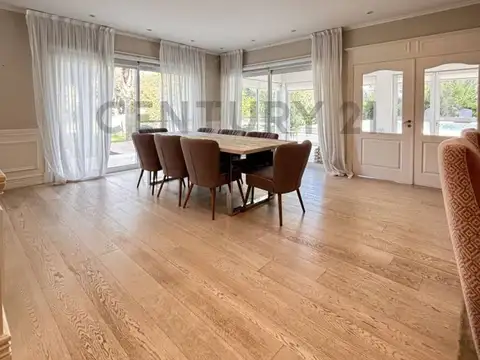 Casa en Venta con 3 cocheras