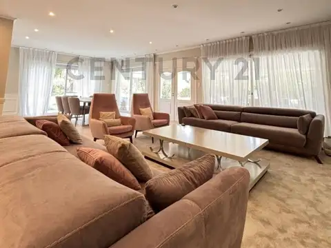 Casa 7 ambientes con 5 baños