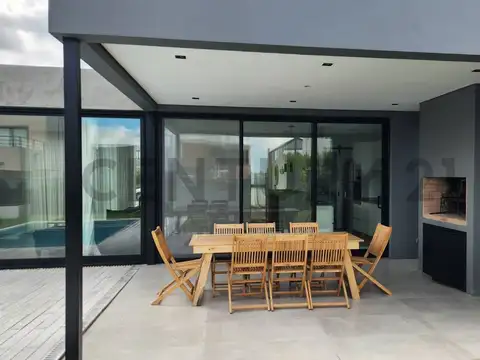 Casa 5 ambientes con 3 baños