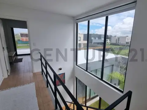 Casa en venta. Vila Marina ll, con amarre