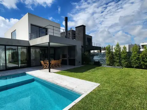 Boulevard de todos los santos 4300, Piso 0