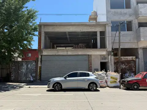 Excelente local comercial, 280 m cubiertos.