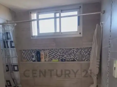 Venta de Casa 5 AMBIENTES 2 DORMITORIOS en Ringuelet