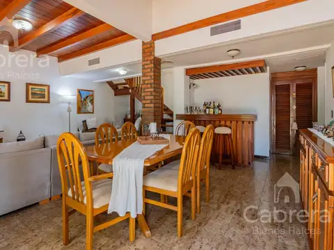 Casa 5 ambientes con 2 baños