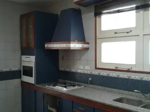 Casa 6 ambientes con 2 baños