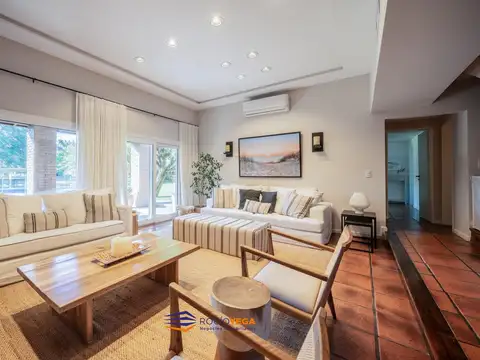 Casa en Venta con 2 cocheras