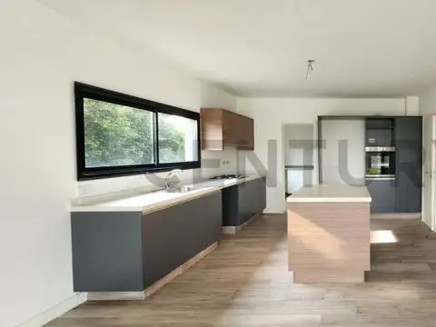 Casa 6 ambientes con 3 baños